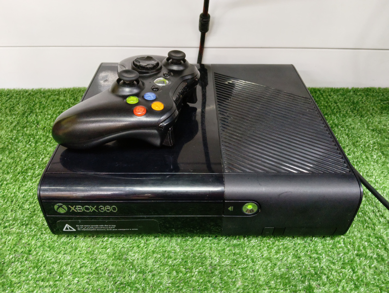 Приставка Microsoft X-box 360