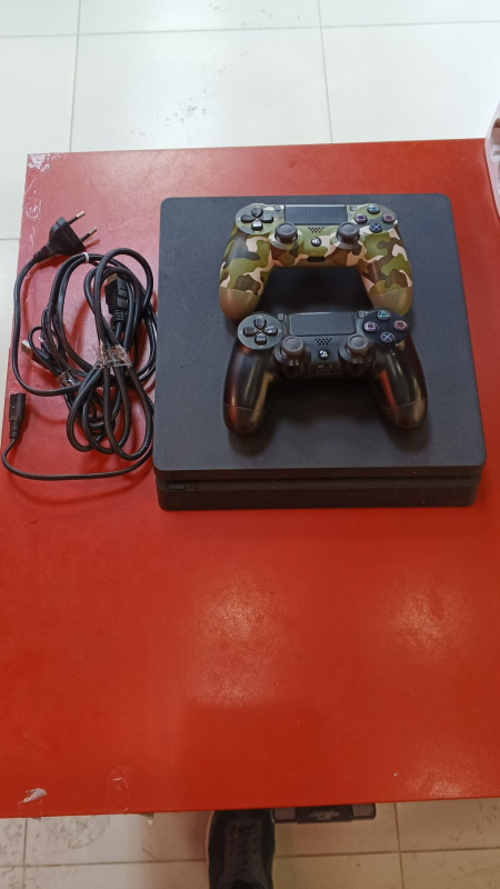 Игровая приставка Sony ps4