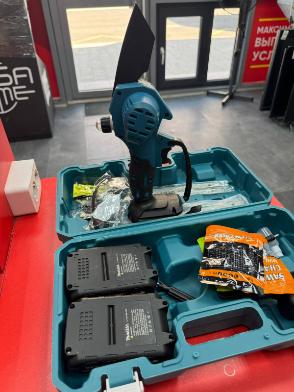 Цепная пила Makita аккумуляторная (реп) 6.0Ah