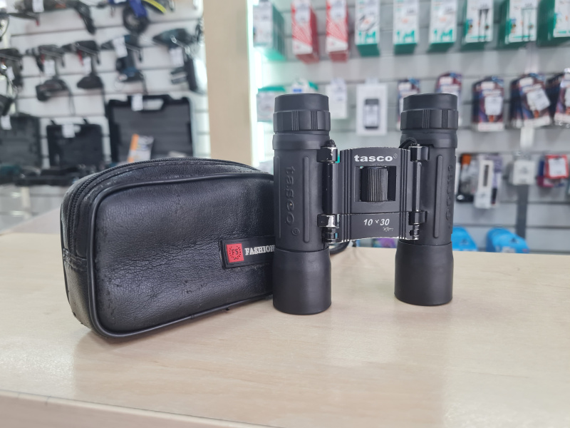 Бинокль Tasco 10x30