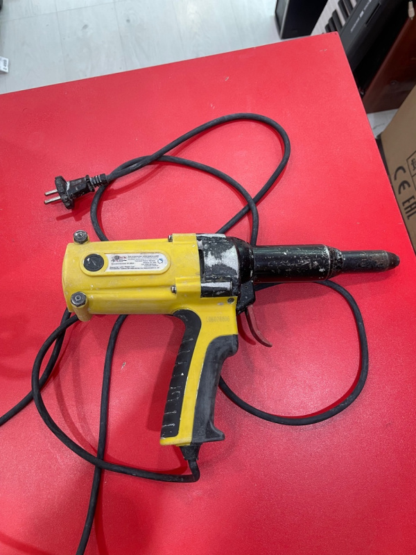 Заклепочник Skytools sk1006