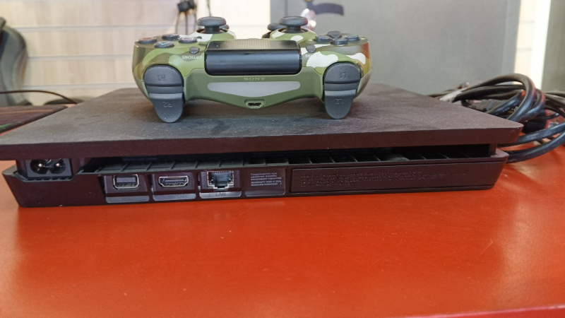 Игровая приставка Sony ps4